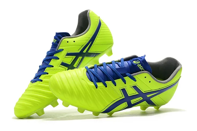 ASICS Blanc Or Chaussures de football à coupe basse supérieure en synthétique superposée de rayures de tigre sur terrain ferme 12