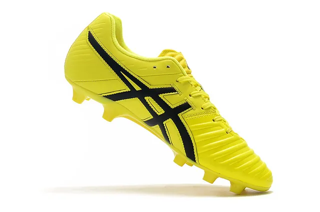 ASICS Blanc Or Chaussures de football à coupe basse supérieure en synthétique superposée de rayures de tigre sur terrain ferme 23