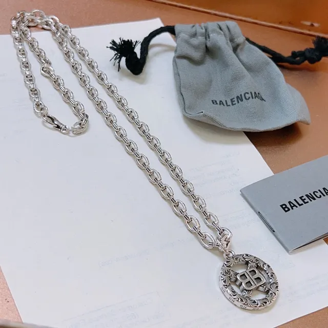 Balenciaga BB pingente de filigrana corrente de prata colar 2