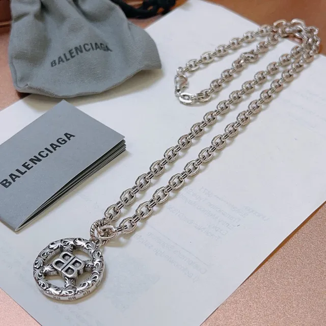 Balenciaga BB pingente de filigrana corrente de prata colar 4