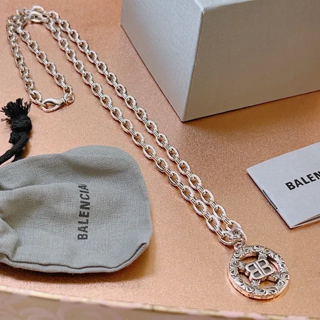 Balenciaga BB pingente de filigrana corrente de prata colar 5