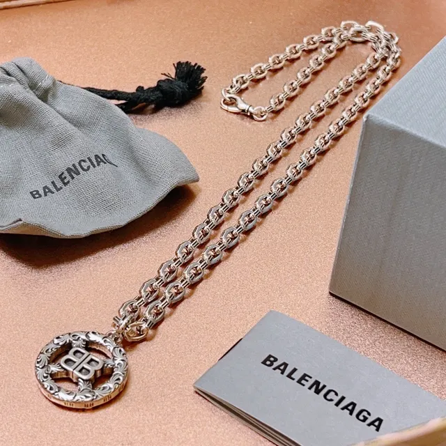 Balenciaga BB pingente de filigrana corrente de prata colar 6