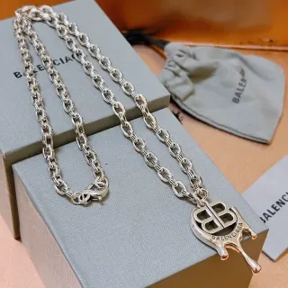 Balenciaga BB Melt قلادة سلسلة فضية