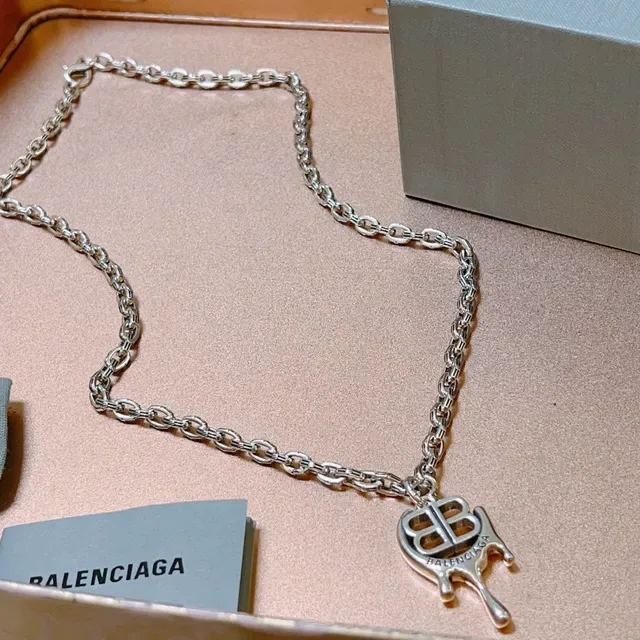 Balenciaga BB Melt قلادة سلسلة فضية 4