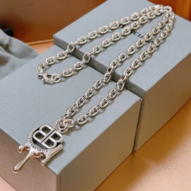 Balenciaga BB Melt قلادة سلسلة فضية 7