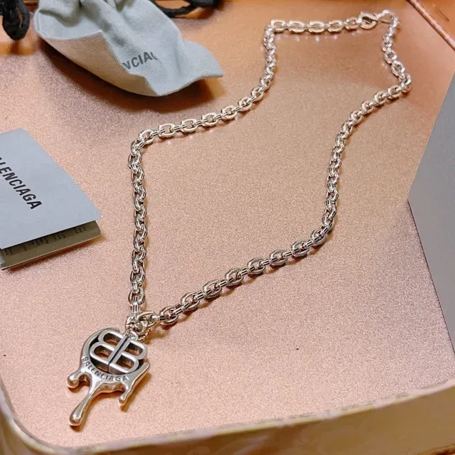 Balenciaga BB Melt قلادة سلسلة فضية 9