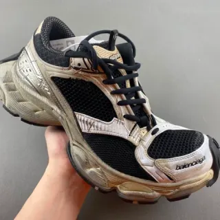 Balenciaga بيج أسود نعل مصمم تراكبات معدنية اصطناعية حذاء رياضي كاجوال سميك