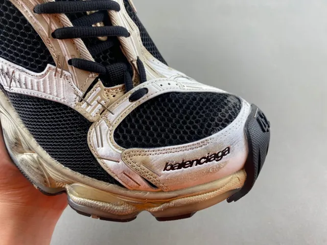 Balenciaga بيج أسود نعل مصمم تراكبات معدنية اصطناعية حذاء رياضي كاجوال سميك 2