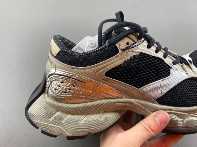 Balenciaga بيج أسود نعل مصمم تراكبات معدنية اصطناعية حذاء رياضي كاجوال سميك 3