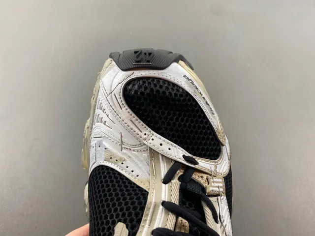 Balenciaga بيج أسود نعل مصمم تراكبات معدنية اصطناعية حذاء رياضي كاجوال سميك 5