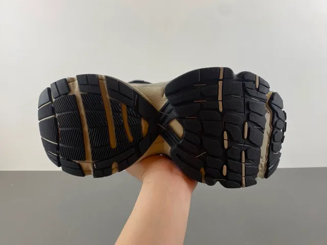 Balenciaga بيج أسود نعل مصمم تراكبات معدنية اصطناعية حذاء رياضي كاجوال سميك 9
