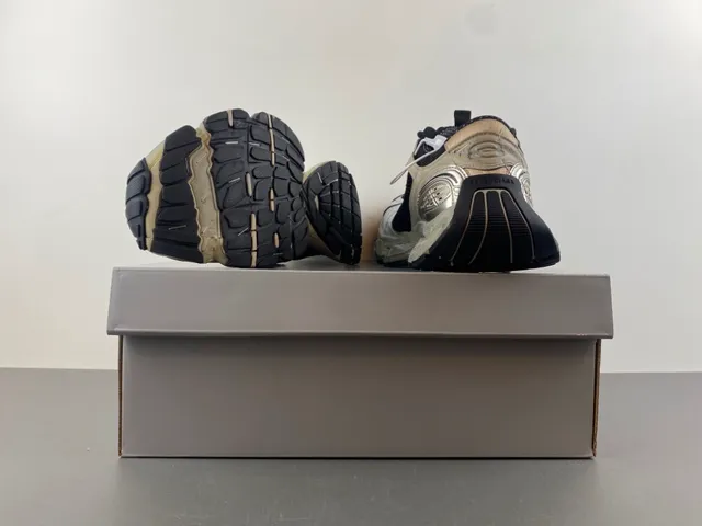 Balenciaga بيج أسود نعل مصمم تراكبات معدنية اصطناعية حذاء رياضي كاجوال سميك 16