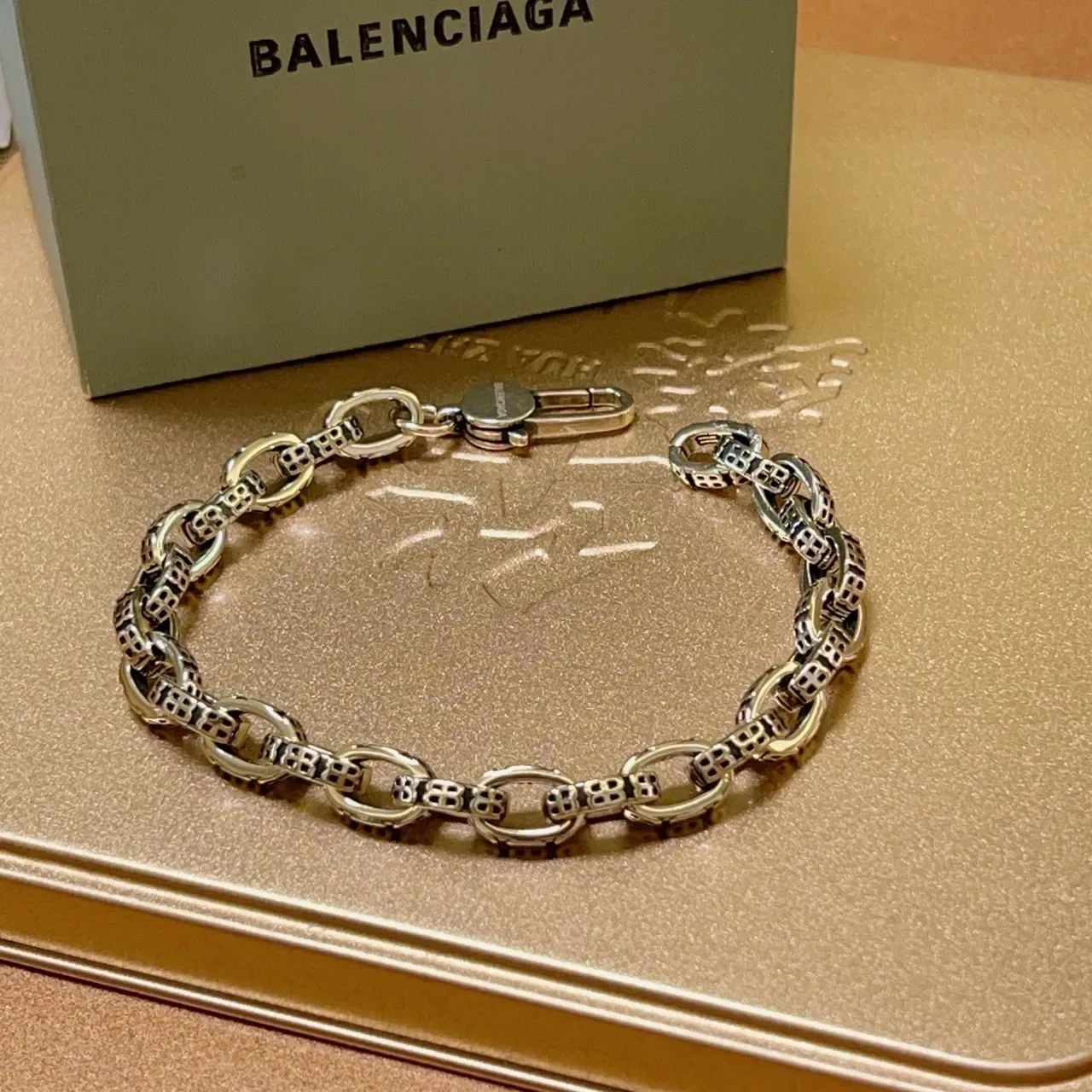 Bracelet Balenciaga en métal bicolore avec maillons ovales et découpe géométrique 2