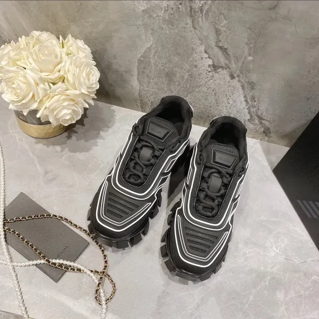 Balenciaga Defender Tênis Chunky Preto Branco Sola Lug Sole Costura Geométrica 2