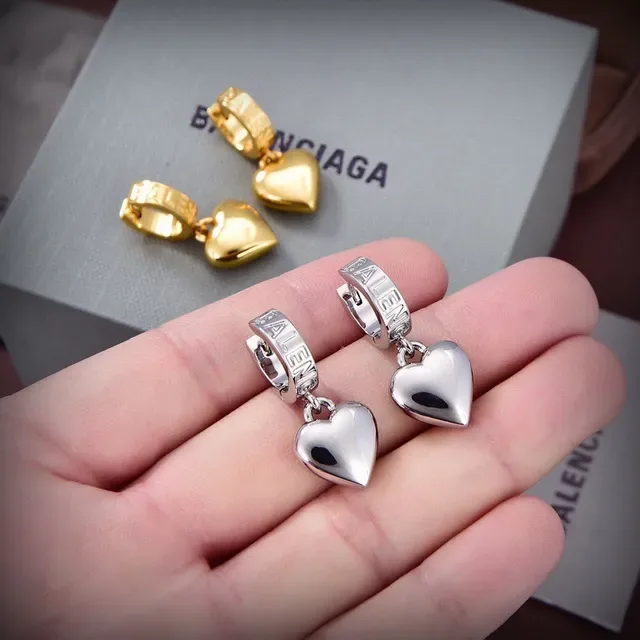 Balenciaga أقراط تعليقات قلب ذهبية فضية منحوتة إغلاق أسطواني 5