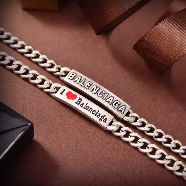 Balenciaga I Love Balenciaga Bracelet chaîne curb-link gravée 7