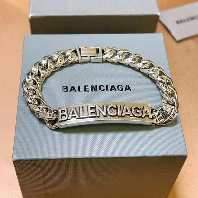 Balenciaga Logo Chaîne Bracelet Métal Argenté 9