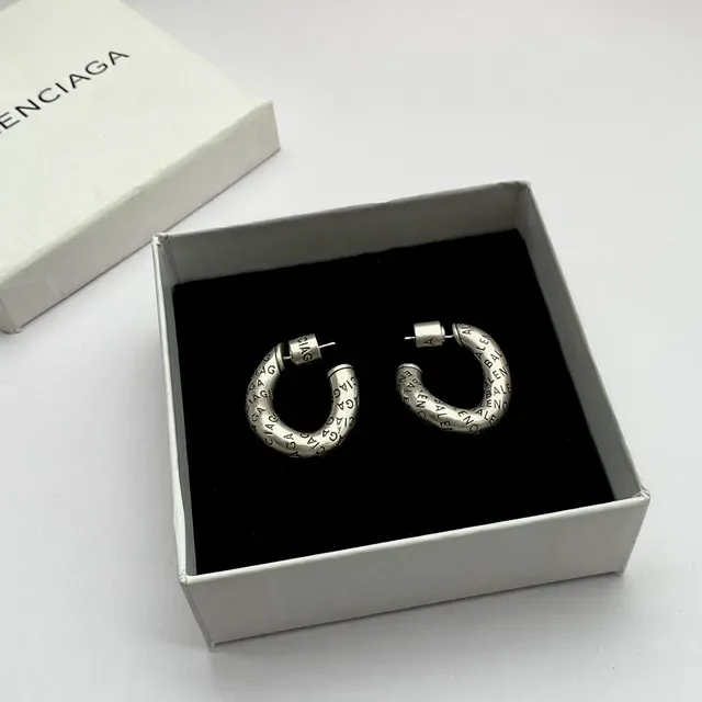 Balenciaga Logo-Embossed C-Hoop Brincos Prata Dourado 3