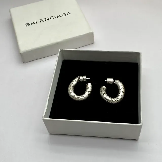 Balenciaga Logo-Embossed C-Hoop Brincos Prata Dourado 4