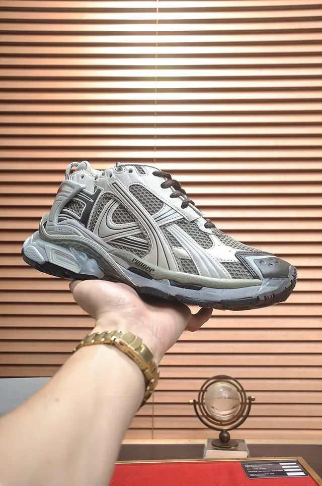 Balenciaga Runner Tênis Chunky Cinza Claro e Preto 2