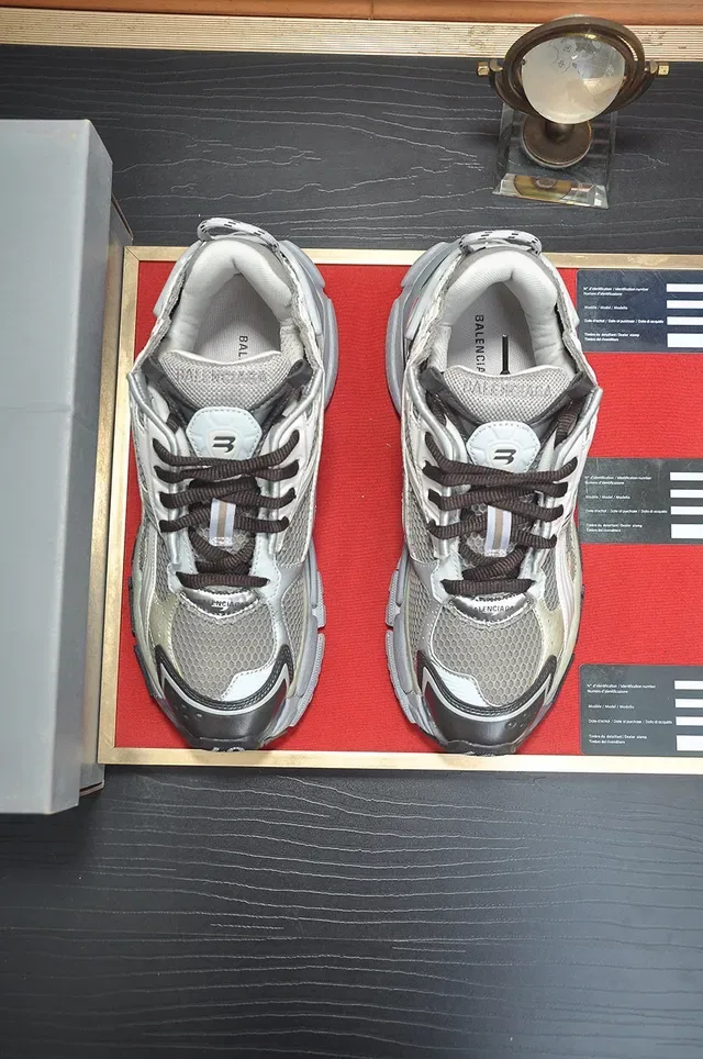 Balenciaga Runner Tênis Chunky Cinza Claro e Preto 3