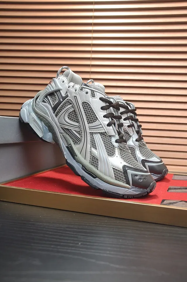 Balenciaga Runner Tênis Chunky Cinza Claro e Preto 4
