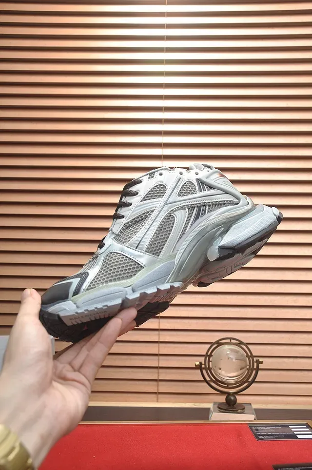 Balenciaga Runner Tênis Chunky Cinza Claro e Preto 5