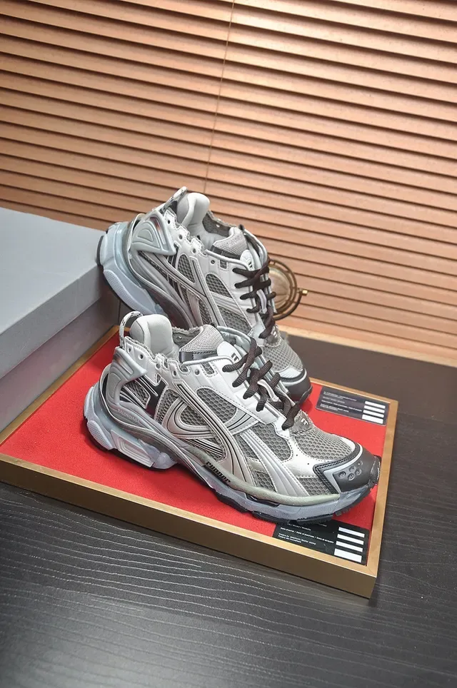 Balenciaga Runner Tênis Chunky Cinza Claro e Preto 6