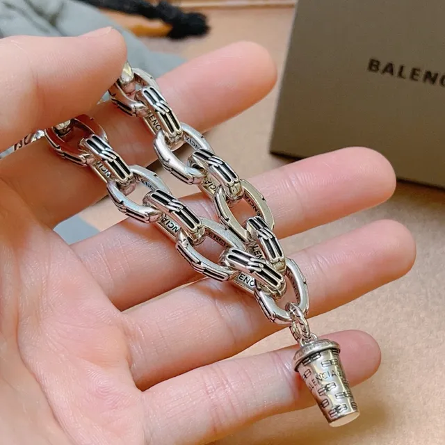 Balenciaga Pulseira de Corrente com Detalhes de Elos Grossos Prateada Preta 4