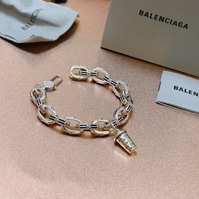 Balenciaga Pulseira de Corrente com Detalhes de Elos Grossos Prateada Preta 6