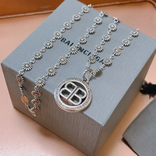 Balenciaga Argenté Chaîne à maillons floraux circulaires BB médaillon pendentif collier 7