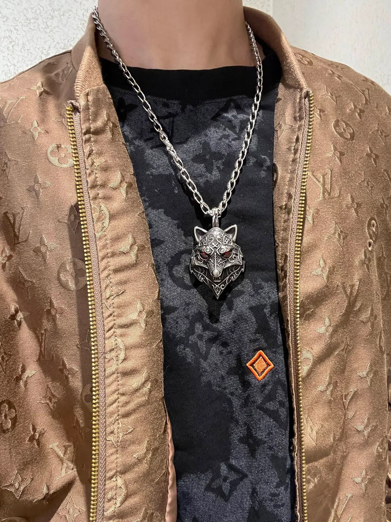 Colar Balenciaga Prata Vermelho Ornado com Cabeça de Lobo e Detalhes de Filigrana 5