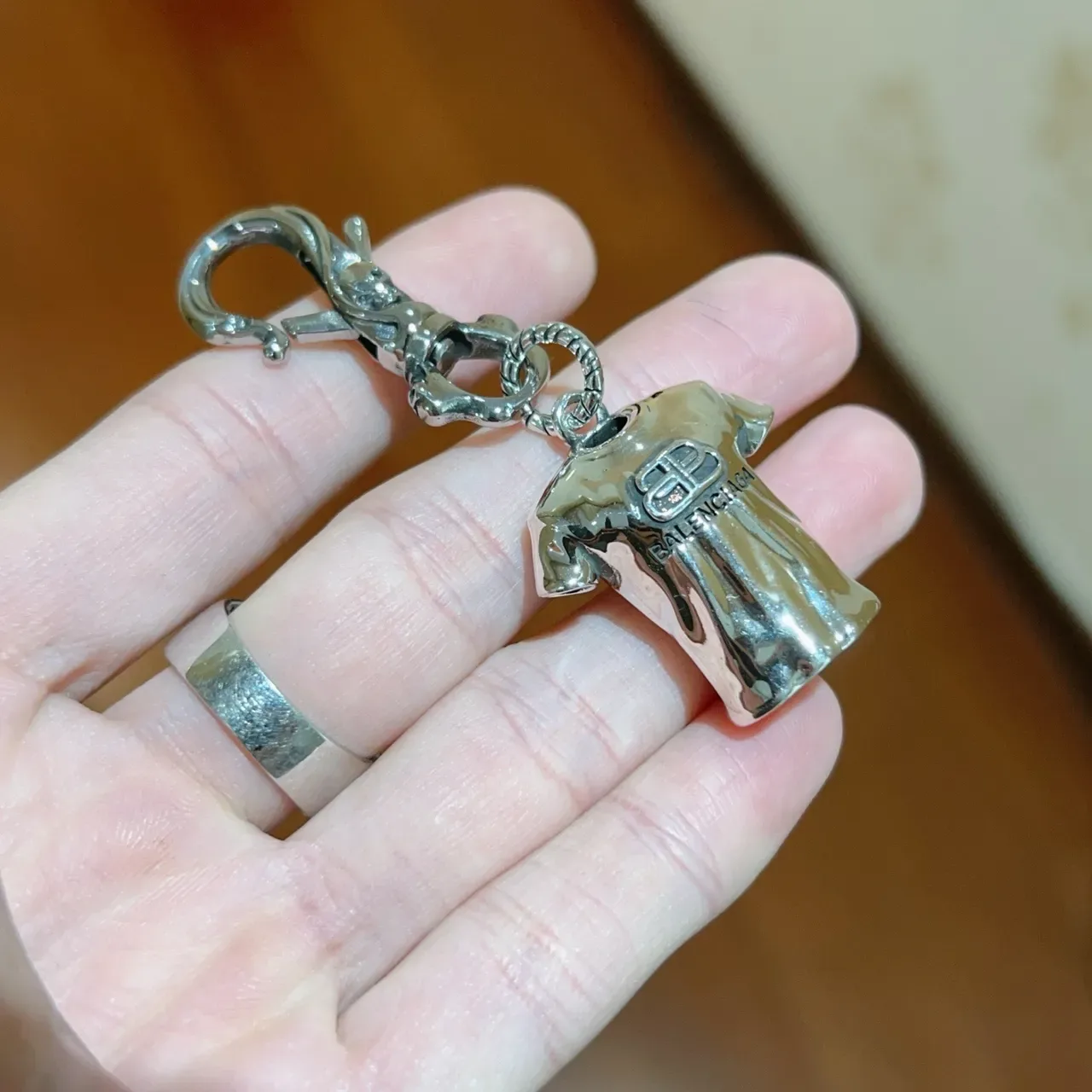 Balenciaga T-Shirt Charm Bracelet Métal Ton Argent 5