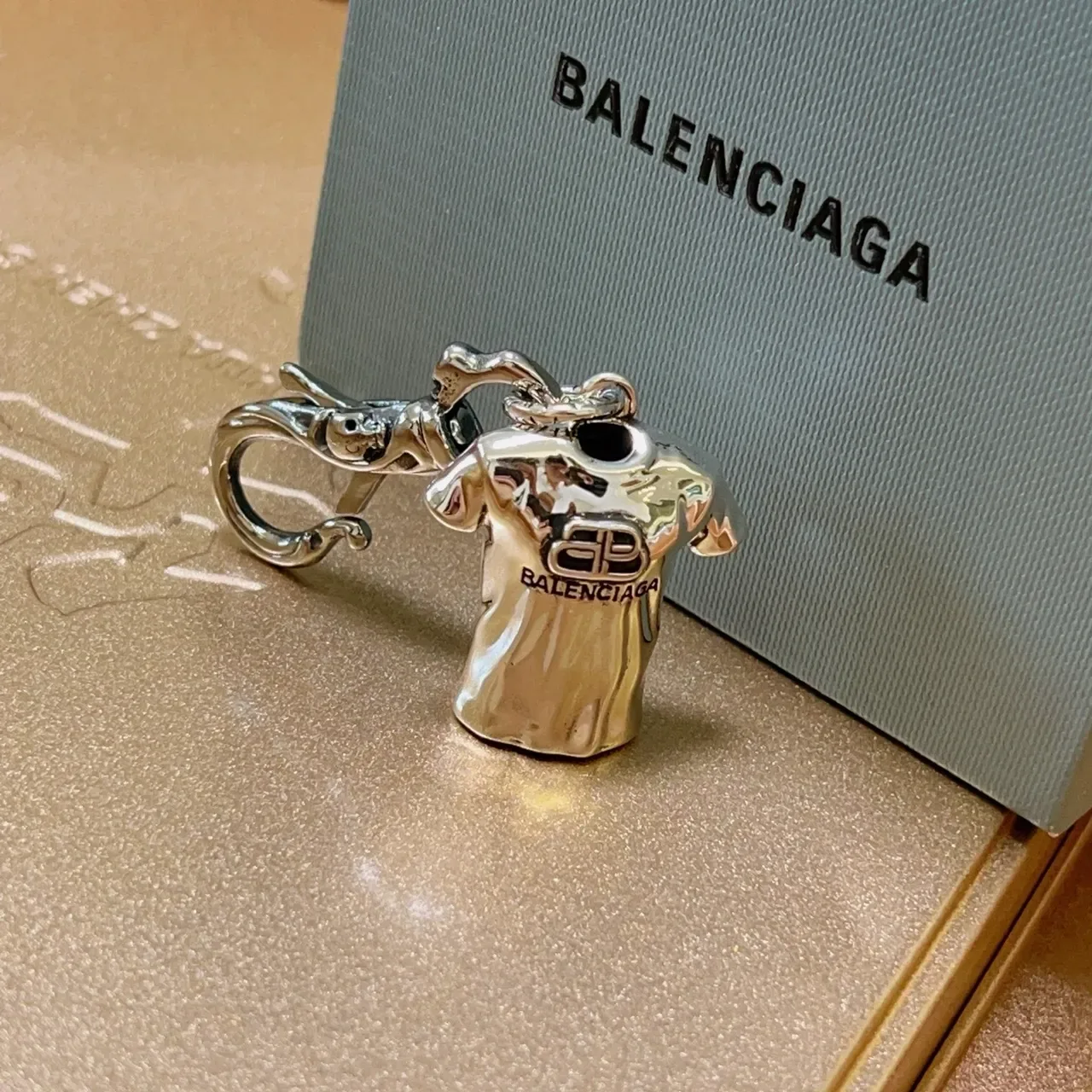 Balenciaga T-Shirt Charm Bracelet Métal Ton Argent 9