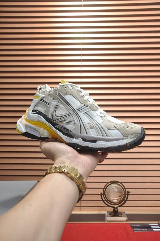 Balenciaga Track Trainer brancas bege pretas amarelas tênis chunky 2
