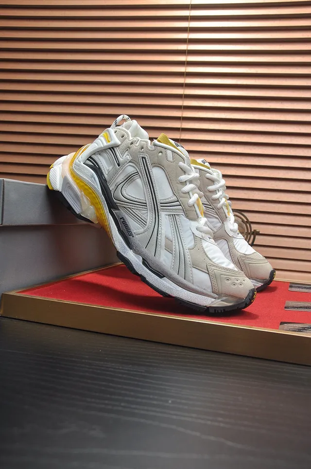 Balenciaga Track Trainer brancas bege pretas amarelas tênis chunky 4