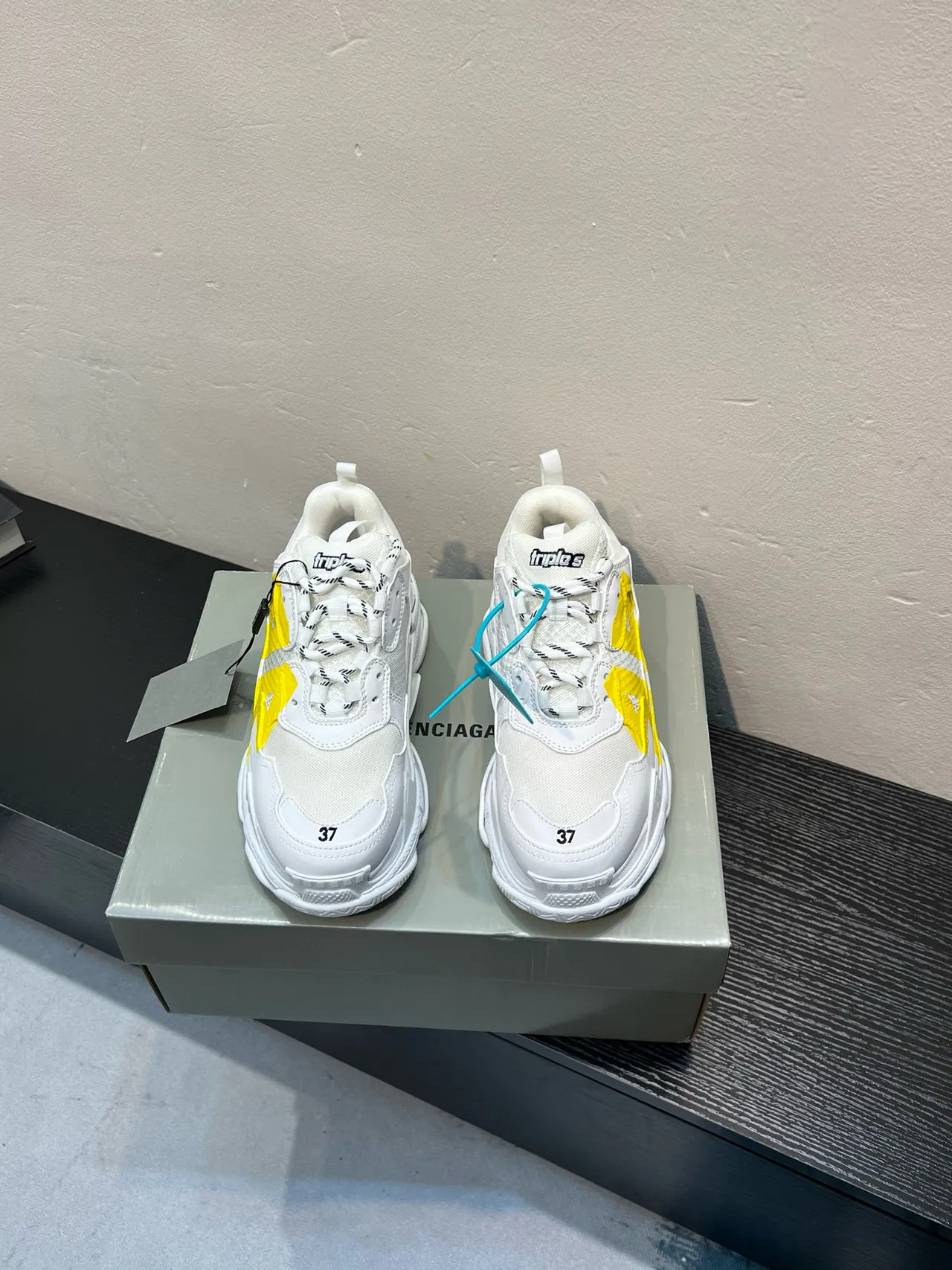 Balenciaga Track Trainer Baskets à semelle épaisse blancs et jaunes 2