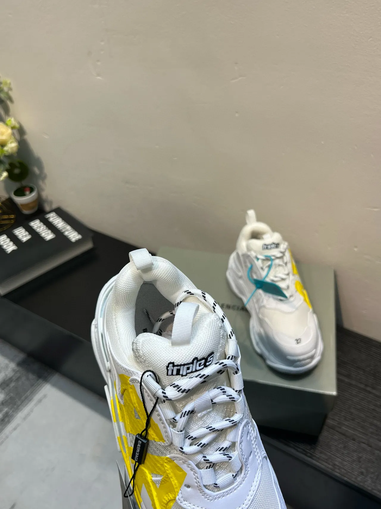 Balenciaga Track Trainer Baskets à semelle épaisse blancs et jaunes 6