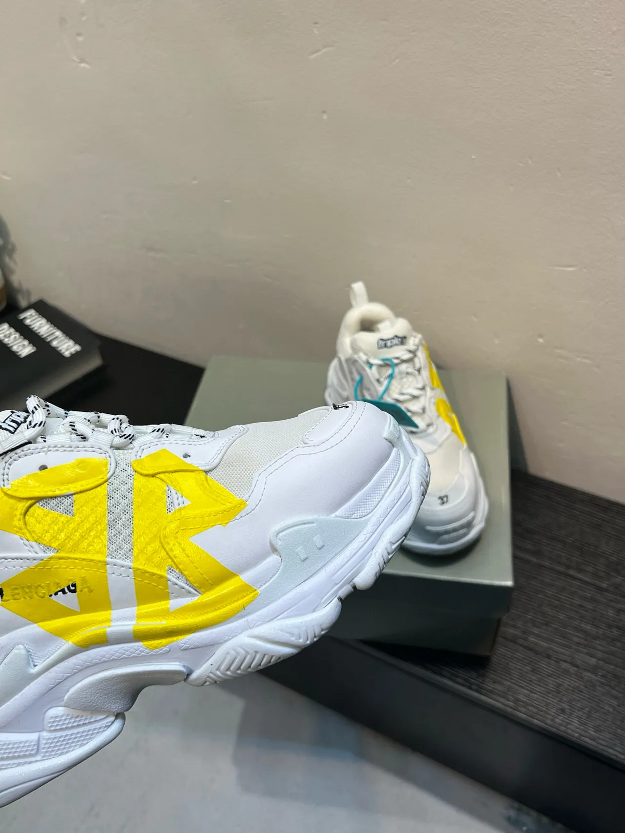 Balenciaga Track Trainer Baskets à semelle épaisse blancs et jaunes 7
