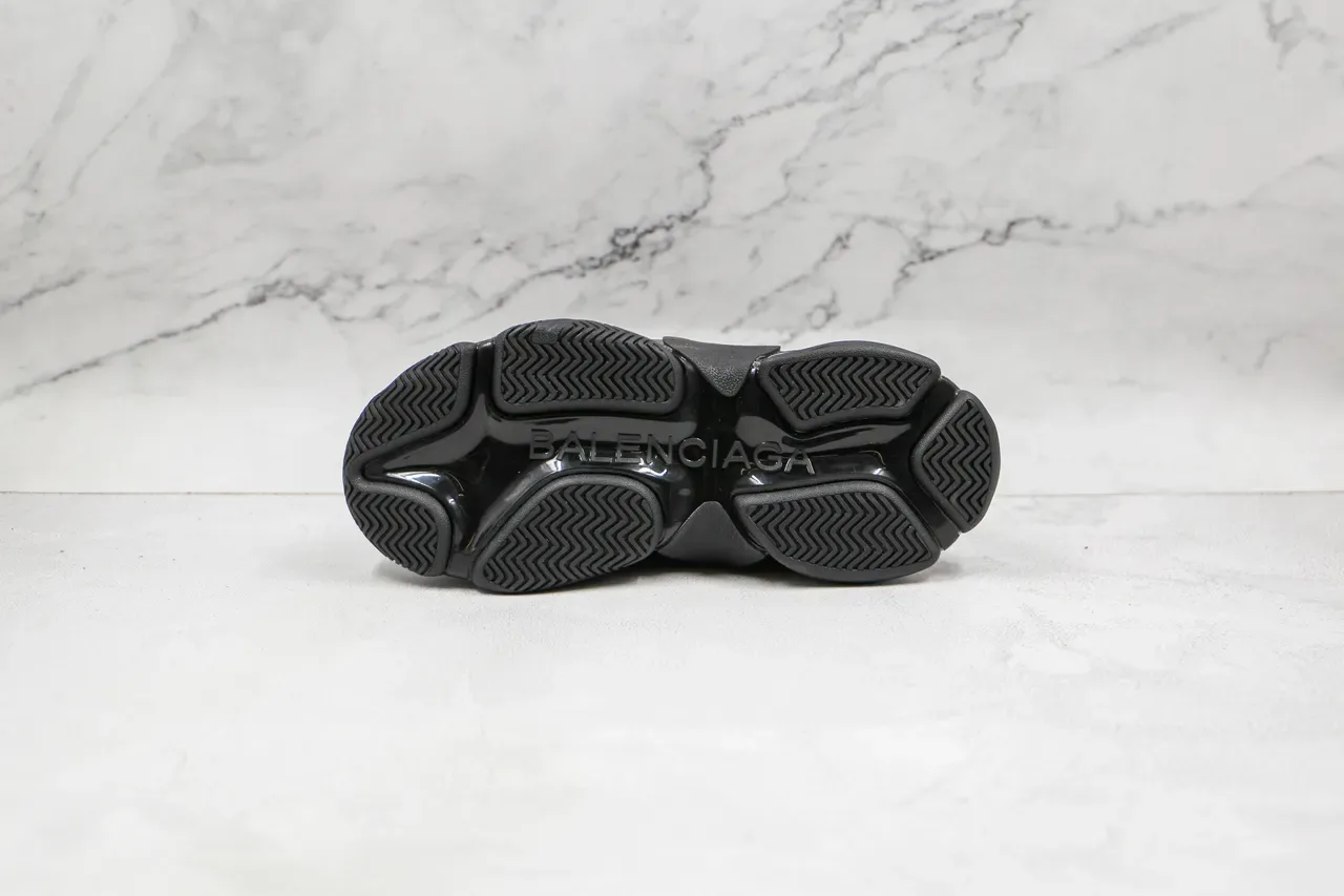 Balenciaga Triple S Gris et Noir Chaussures Chunky 4