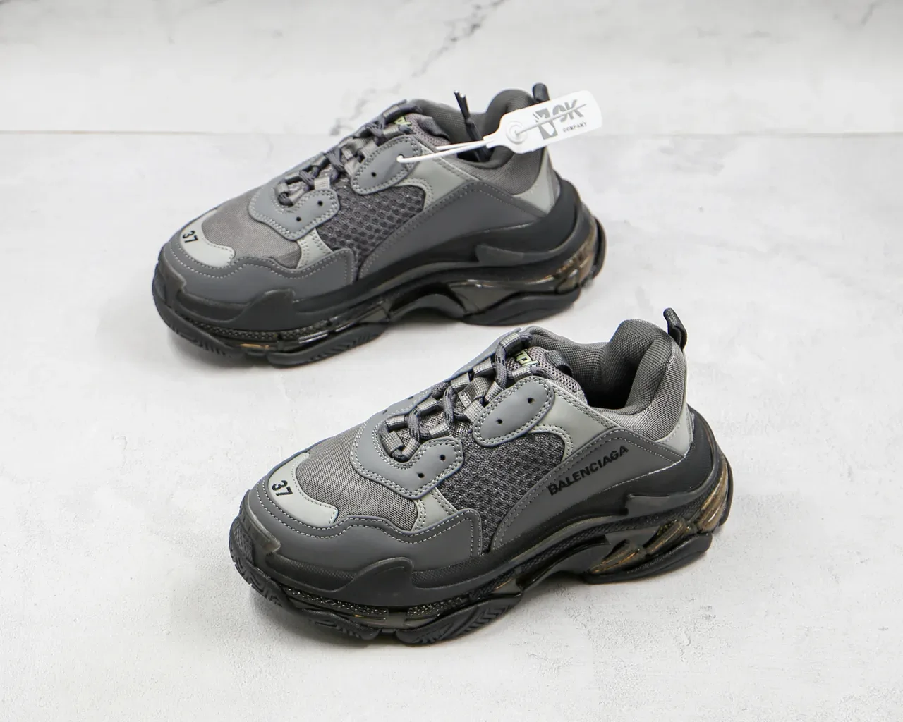 Balenciaga Triple S Gris et Noir Chaussures Chunky 7