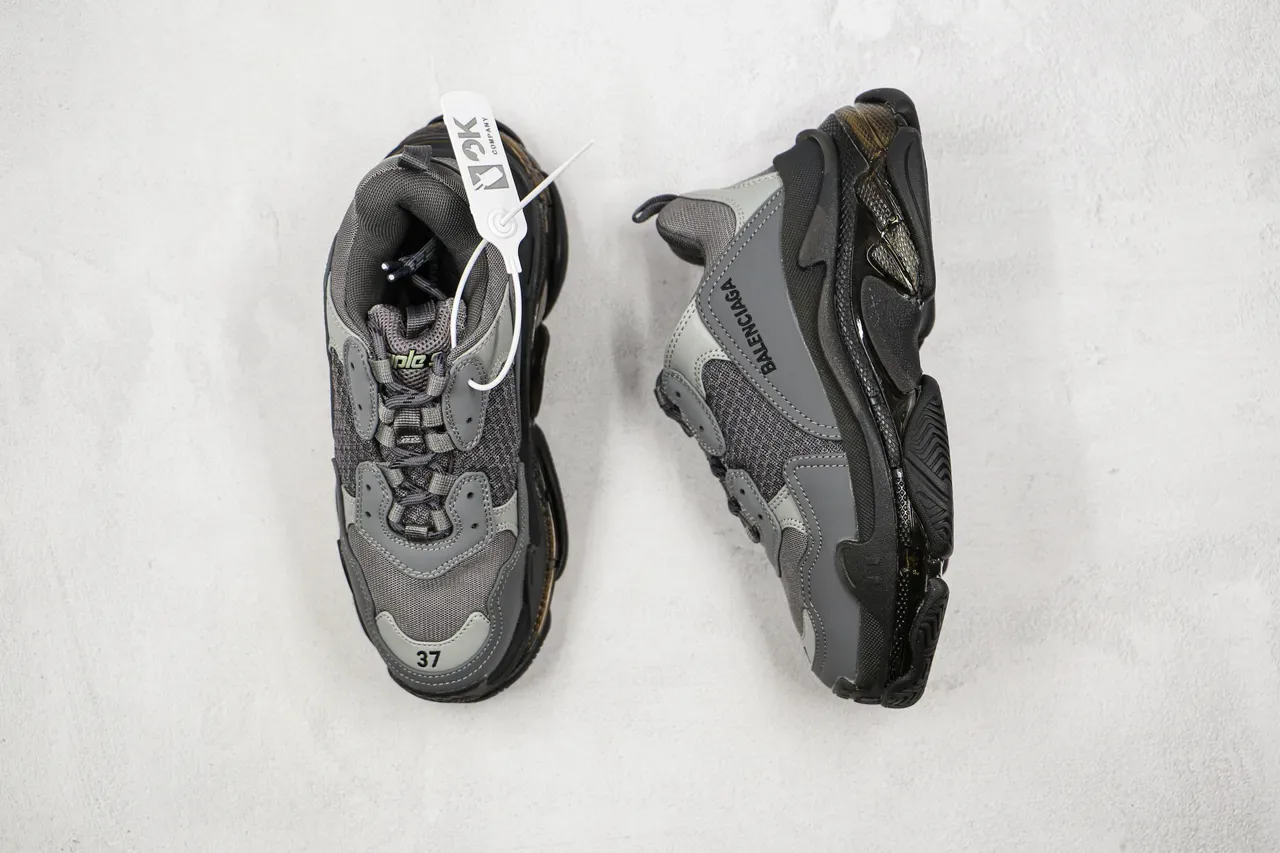 Balenciaga Triple S Gris et Noir Chaussures Chunky 8