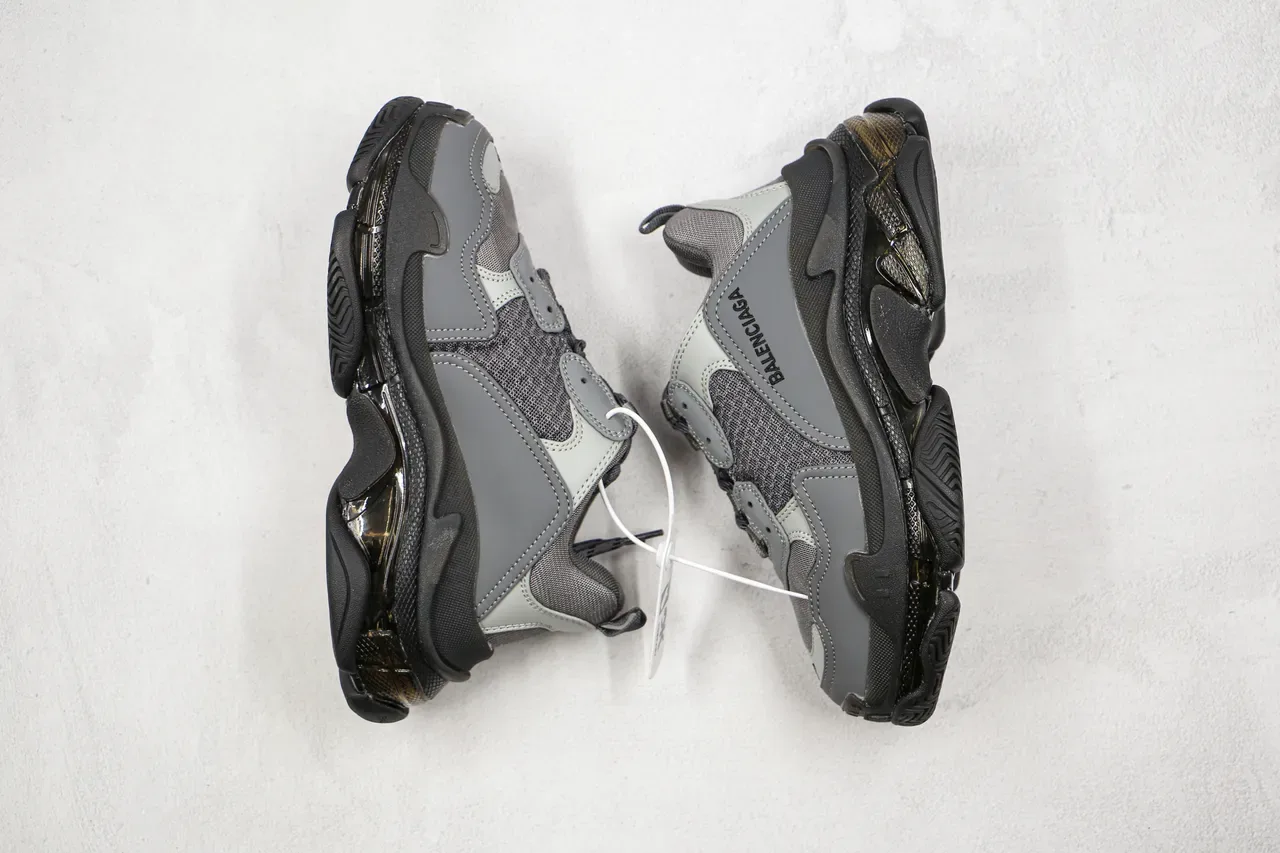 Balenciaga Triple S Gris et Noir Chaussures Chunky 9