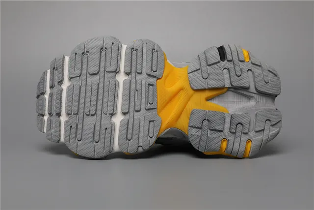 Balenciaga Triple S Gris Noir Jaune baskets épaisses 6