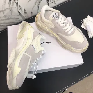 Balenciaga Triple S Off-White Beige أحذية رياضية سميكة