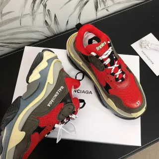Balenciaga Triple S أحمر بني كريمي حذاء رياضي سميك