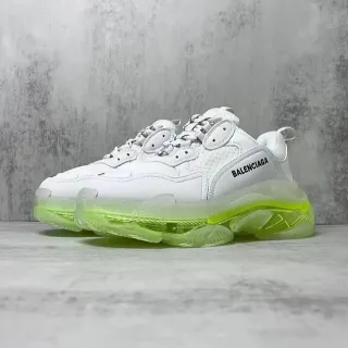 Balenciaga Triple S حذاء أبيض وأخضر نيون سميك