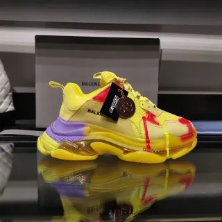 Balenciaga Triple S أصفر بنفسجي أحمر رذاذ الطلاء حذاء رياضي سميك