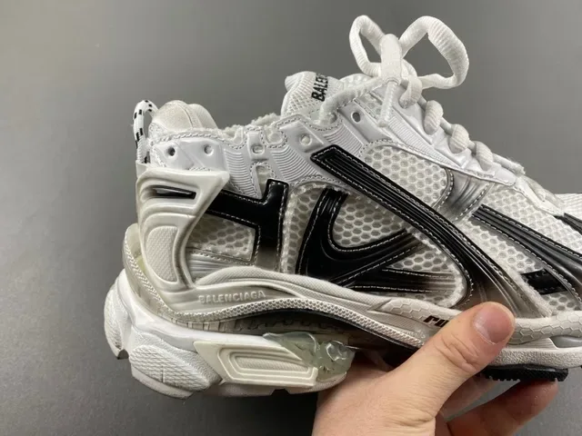Balenciaga Chaussures Chunky Blancs et Noirs semelle plateforme maille multicouche recouvrements synthétiques 3