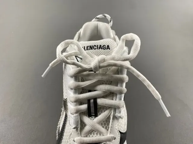 Balenciaga Chaussures Chunky Blancs et Noirs semelle plateforme maille multicouche recouvrements synthétiques 5